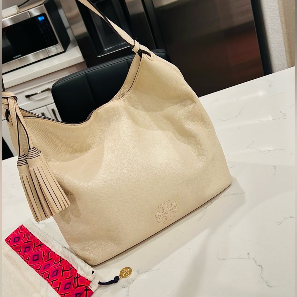 Tory Burch Thea Hobo Leather Shoulder bag.